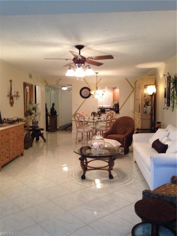 COUNTRY CLUB MANOR - Residential