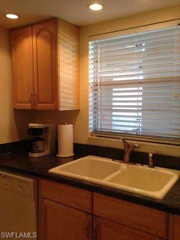 COUNTRY CLUB MANOR - Residential