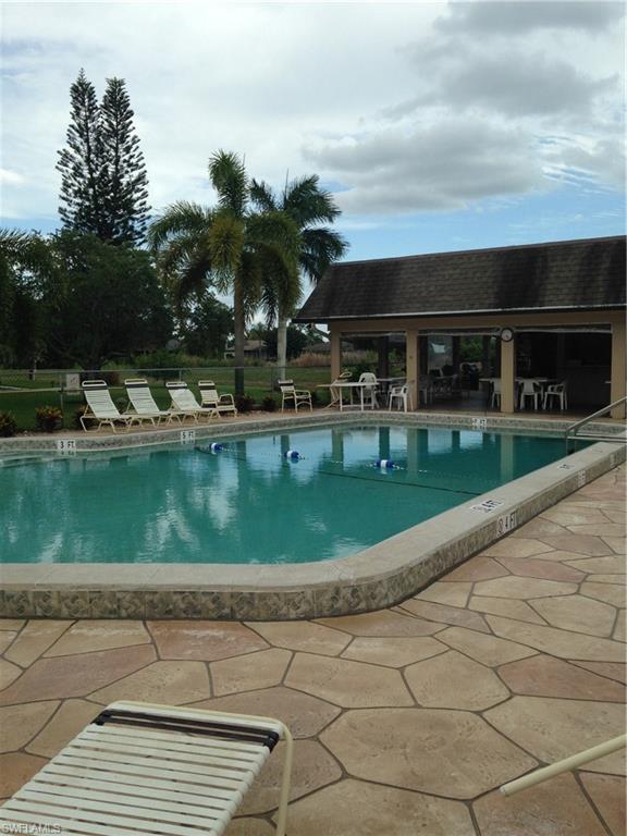 COUNTRY CLUB MANOR - Residential