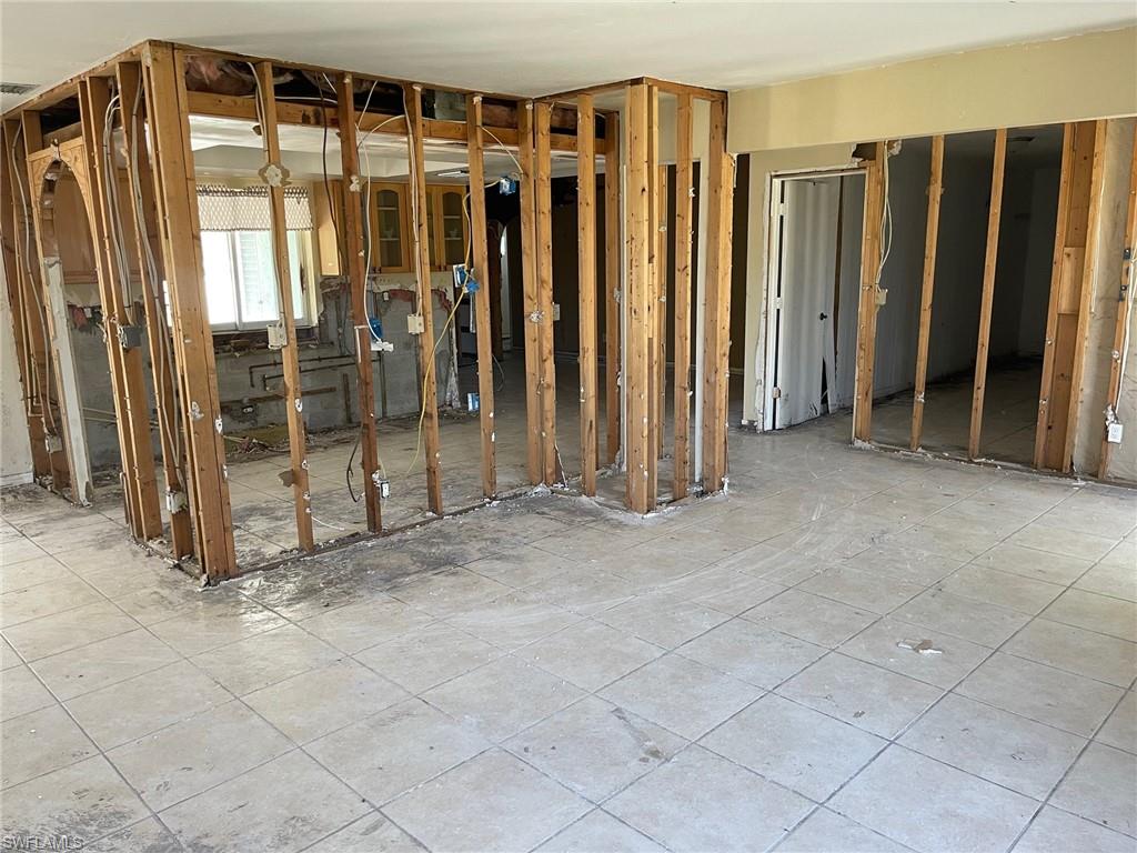 FORT MYERS SHORES - Residential