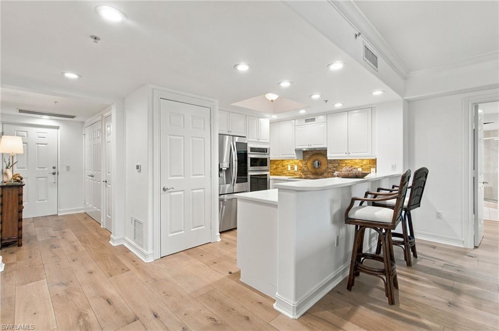 2738 Tiburon BLVD E 206