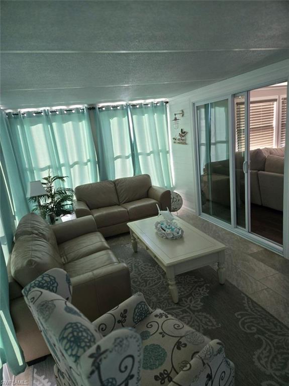 THUNDERBIRD MOBILE HOMES - Residential Lease