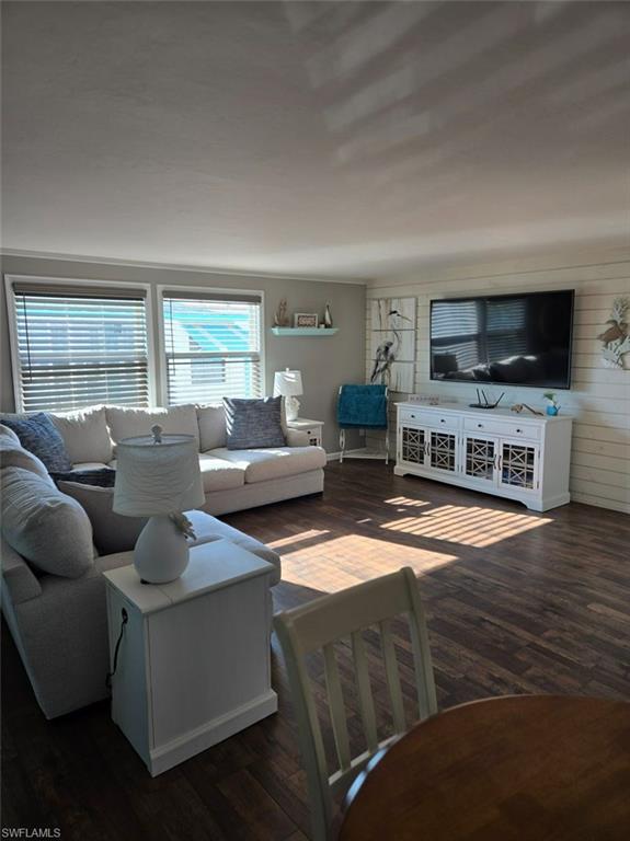 THUNDERBIRD MOBILE HOMES - Residential Lease