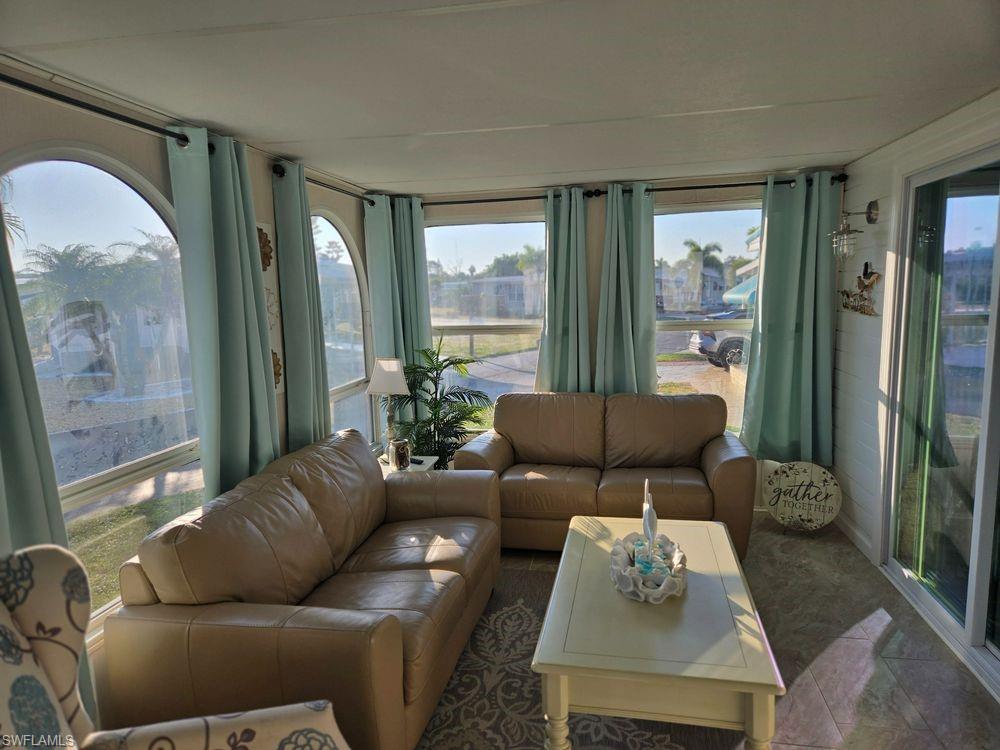 THUNDERBIRD MOBILE HOMES - Residential Lease