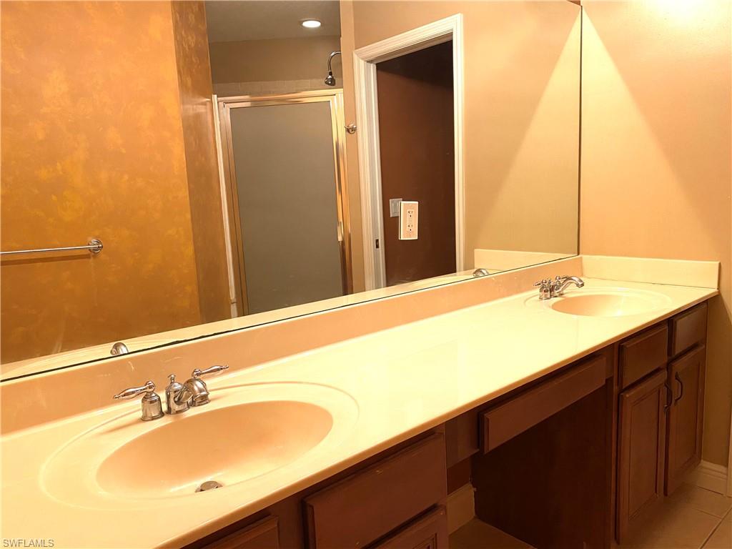 COLONNADE AT FORUM - Residential