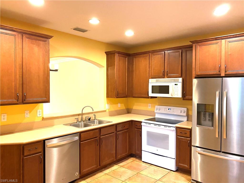 COLONNADE AT FORUM - Residential