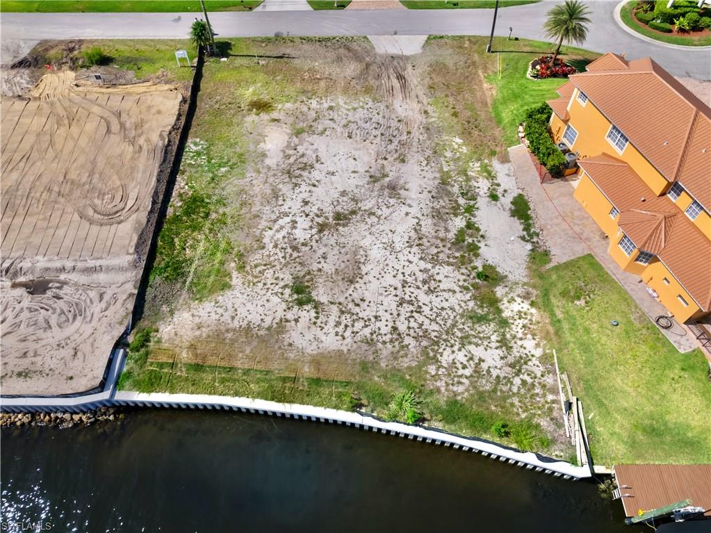 TOWN AND RIVER - Land