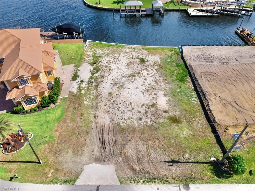 TOWN AND RIVER - Land