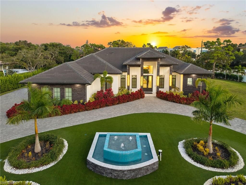 Photo of 10 Caribbean RD, NAPLES, FL 34108 (MLS # 225071449)