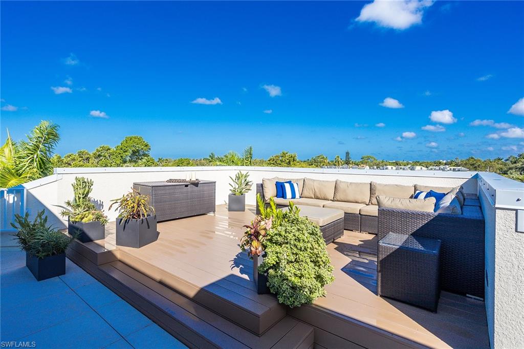 ROOFTOPS ON FOURTH - Residential