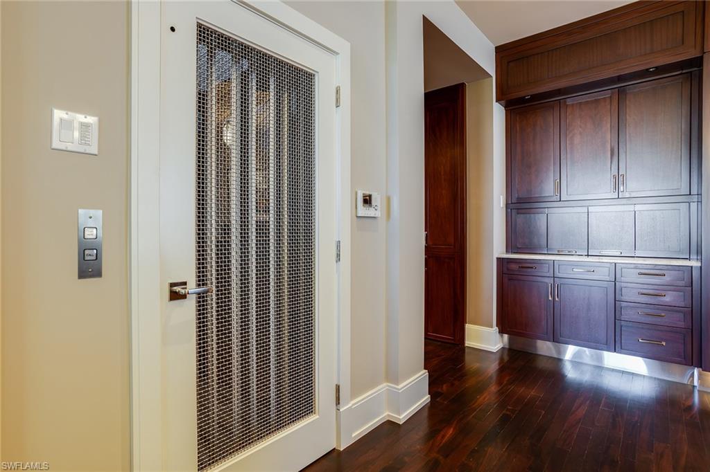 ROOFTOPS ON FOURTH - Residential