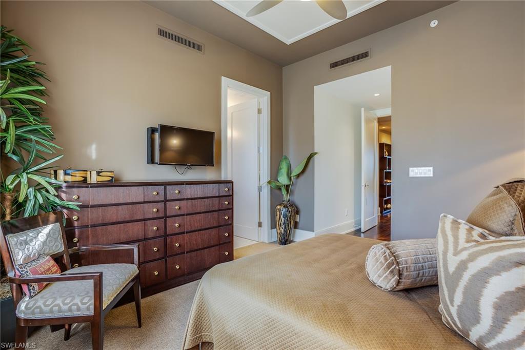 ROOFTOPS ON FOURTH - Residential