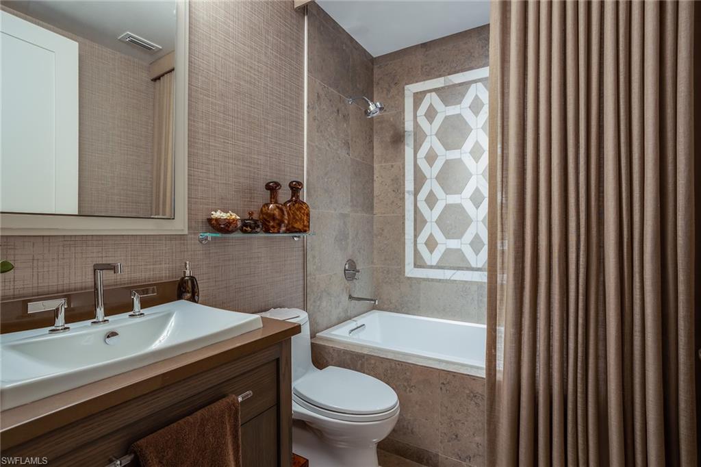 ROOFTOPS ON FOURTH - Residential