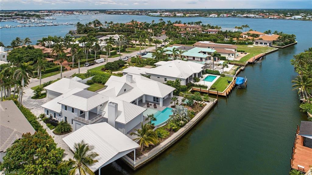 AQUALANE SHORES - Residential