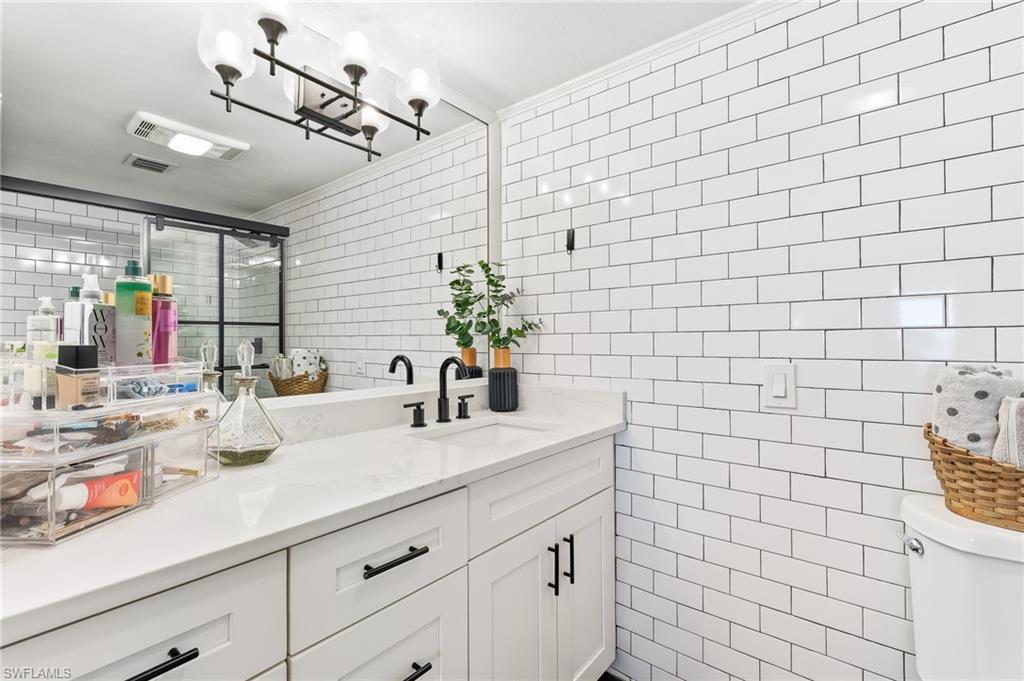 FIRST HARBOUR TOWER CONDO - Residential