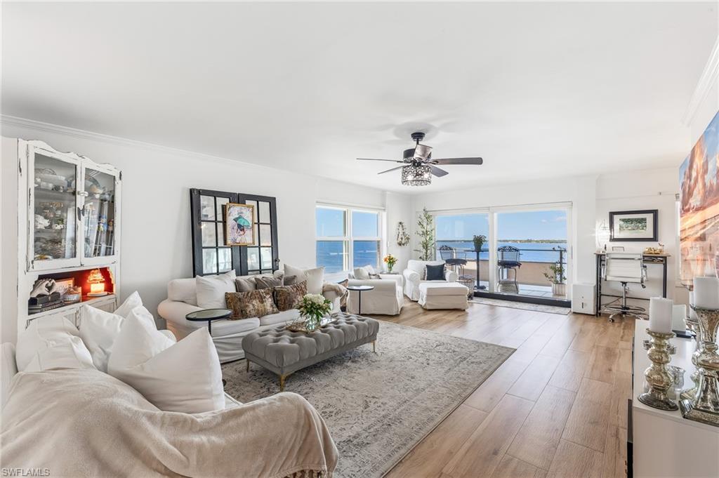 FIRST HARBOUR TOWER CONDO - Residential