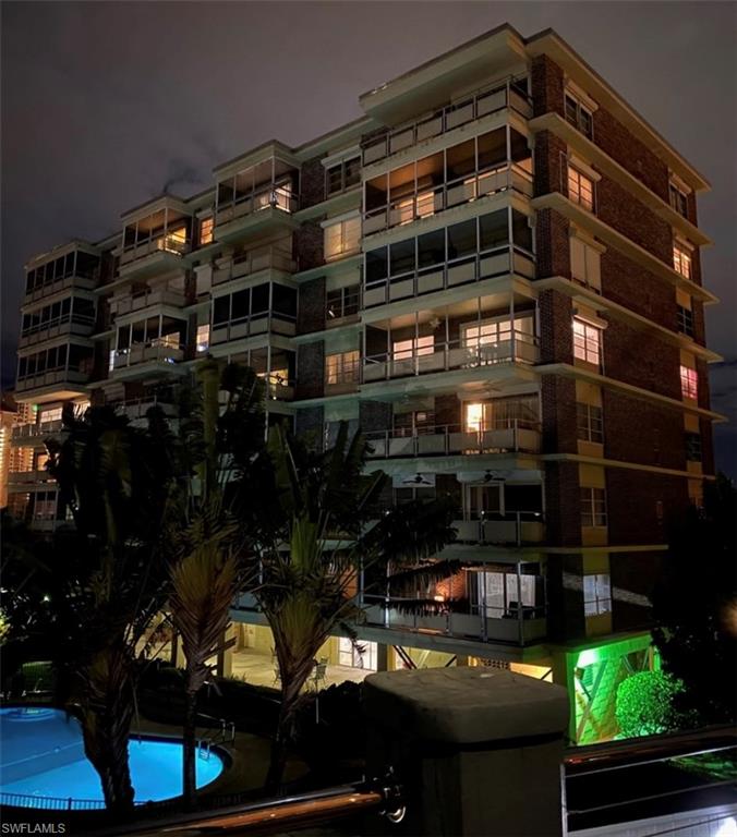 FIRST HARBOUR TOWER CONDO - Residential