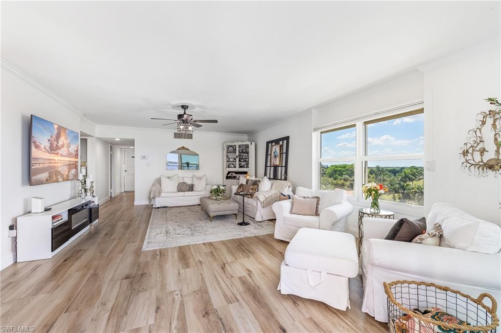 FIRST HARBOUR TOWER CONDO - Residential