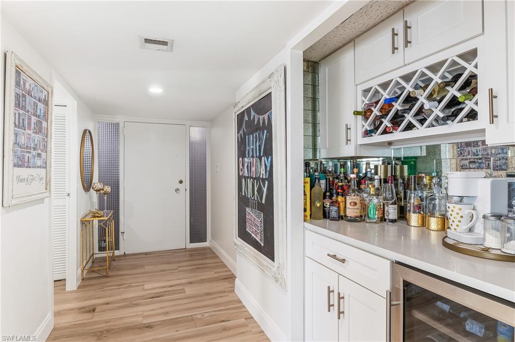 FIRST HARBOUR TOWER CONDO - Residential