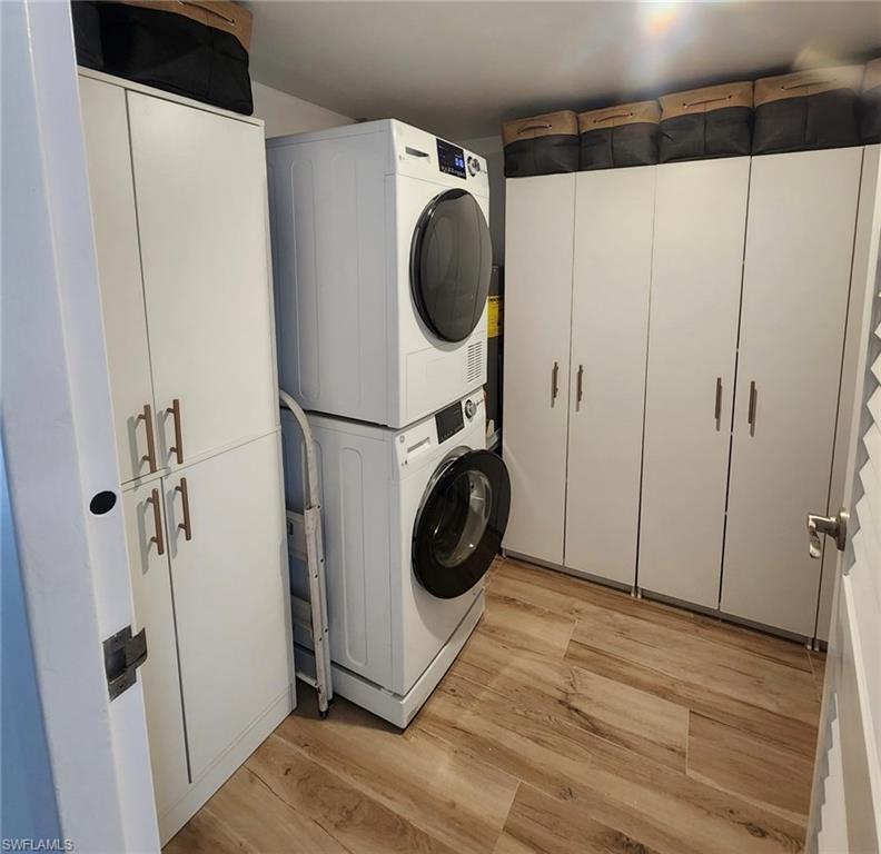 FIRST HARBOUR TOWER CONDO - Residential