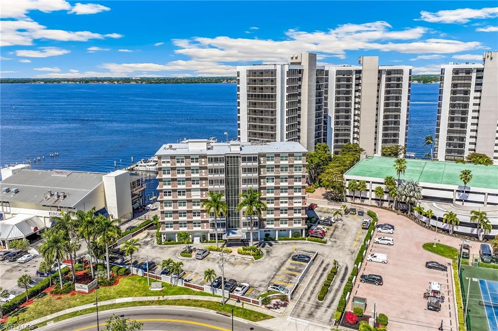 FIRST HARBOUR TOWER CONDO - Residential