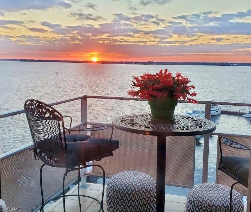 FIRST HARBOUR TOWER CONDO - Residential