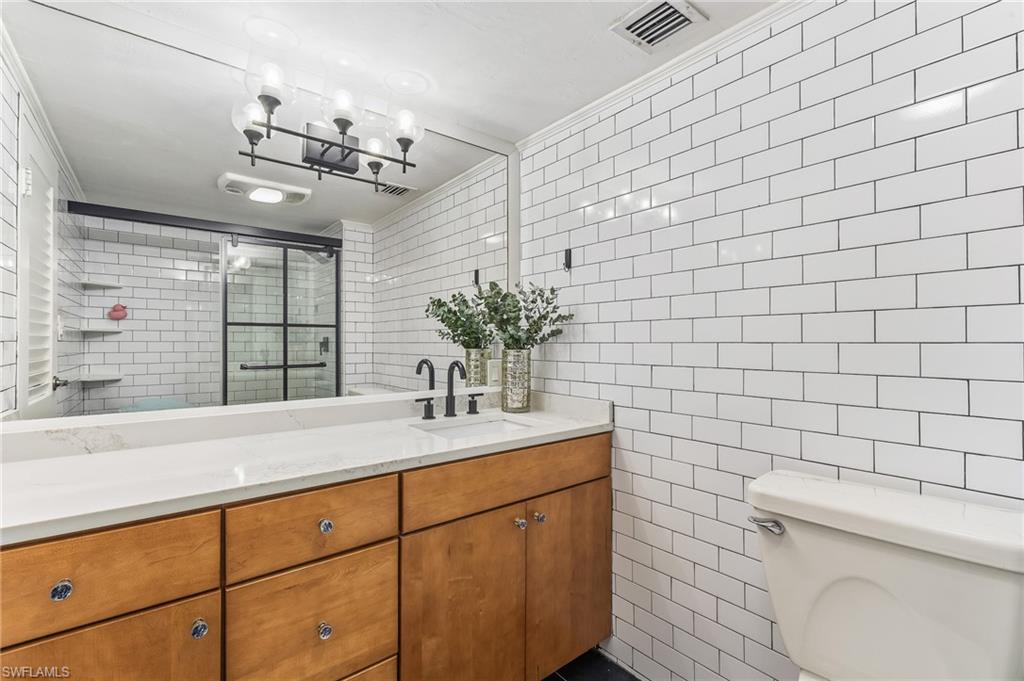 FIRST HARBOUR TOWER CONDO - Residential