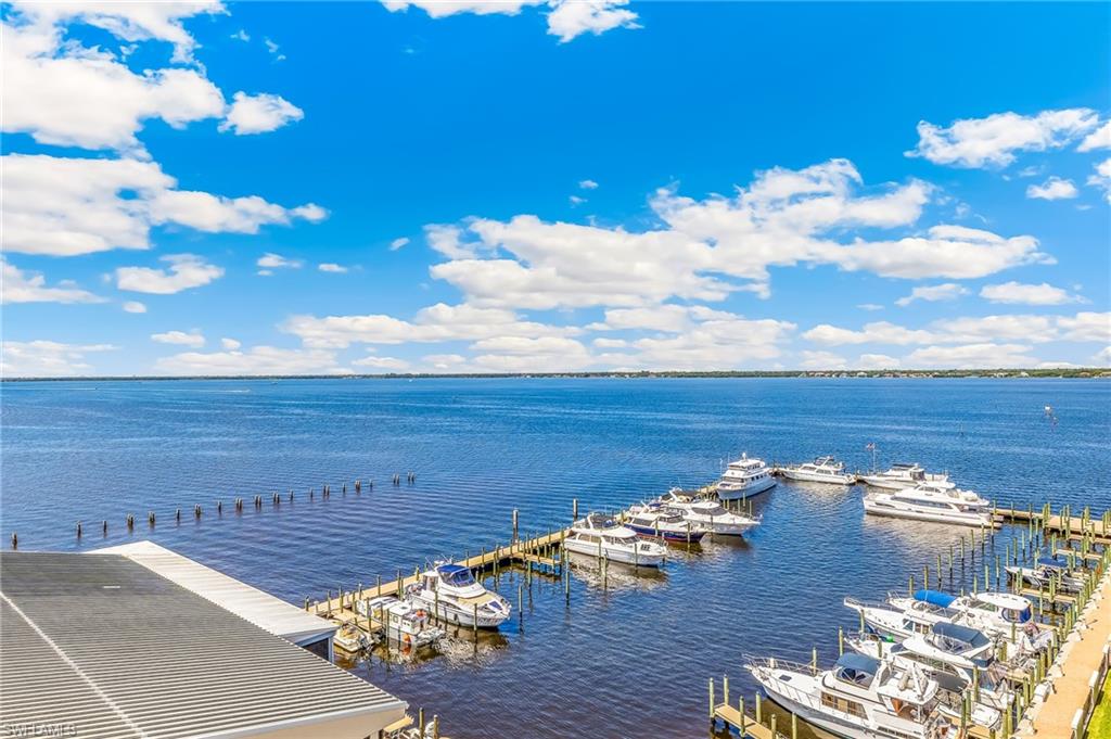 FIRST HARBOUR TOWER CONDO - Residential