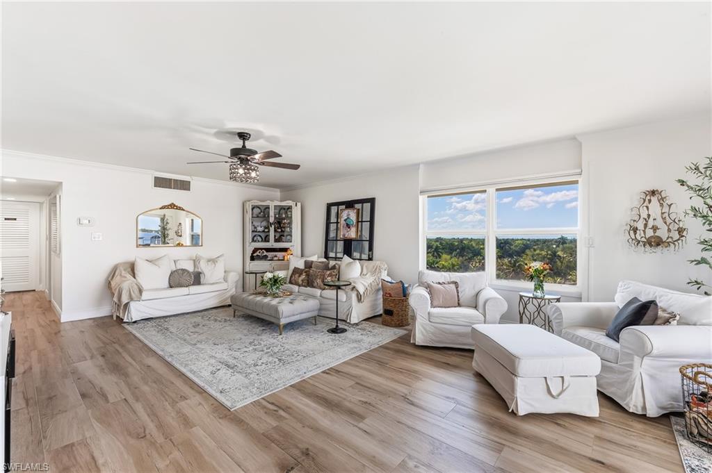 FIRST HARBOUR TOWER CONDO - Residential