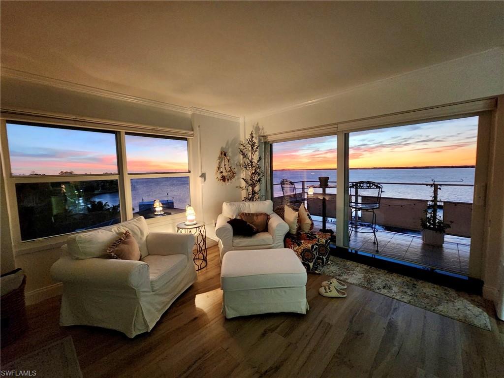 FIRST HARBOUR TOWER CONDO - Residential