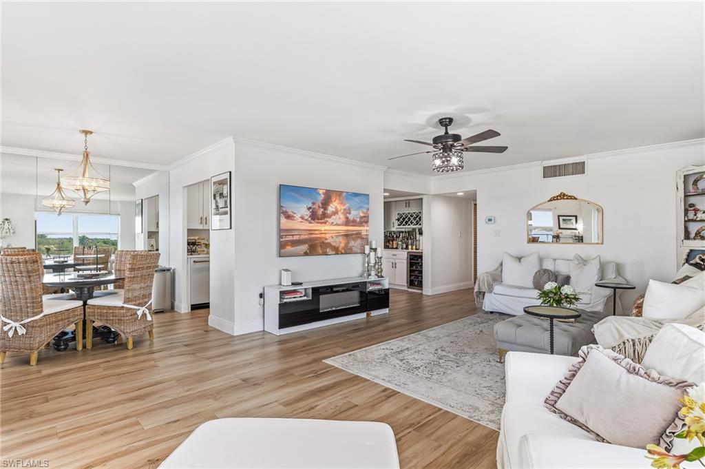 FIRST HARBOUR TOWER CONDO - Residential