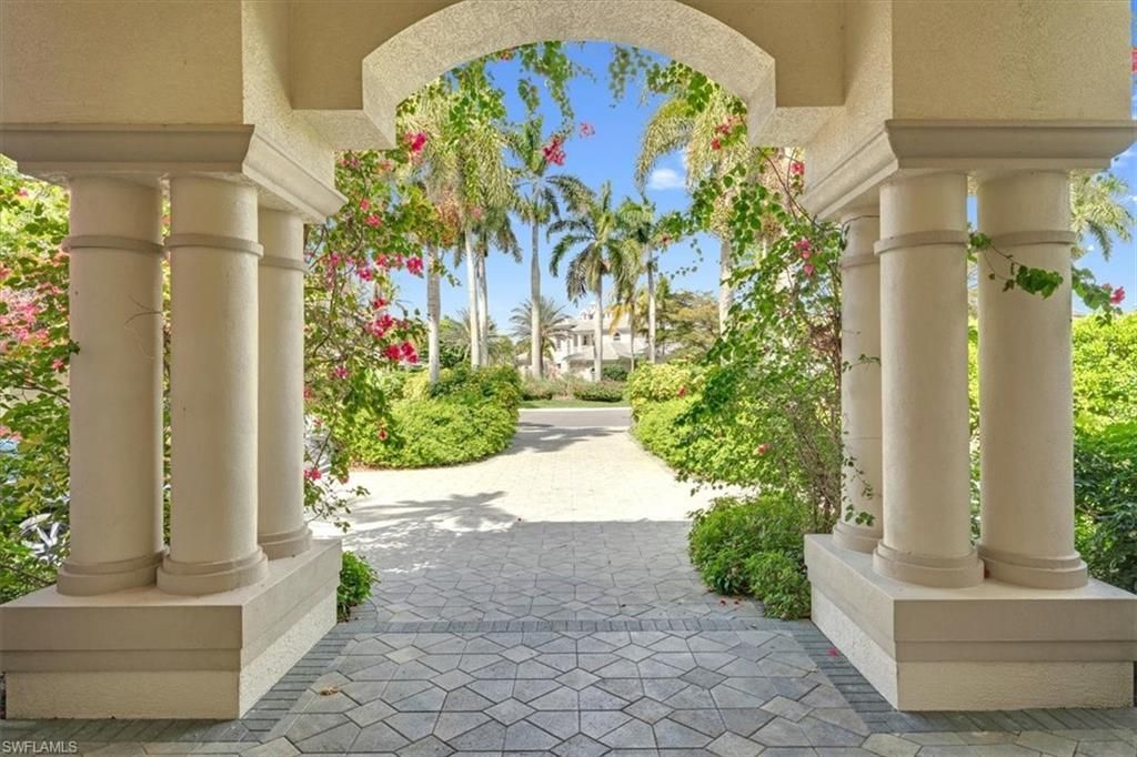 Photo of 2339 Alexander Palm DR, NAPLES, FL 34105 (MLS # 225066978)