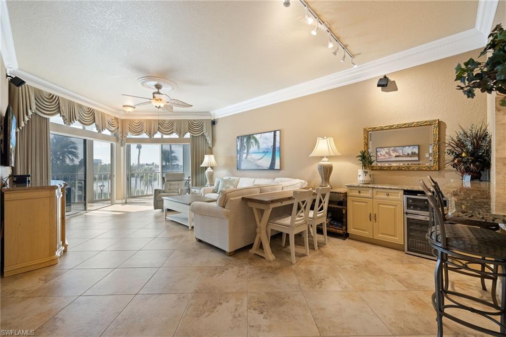 BOARDWALK CAPER - Residential