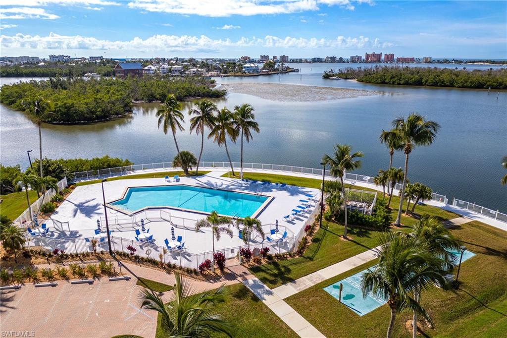 BOARDWALK CAPER - Residential