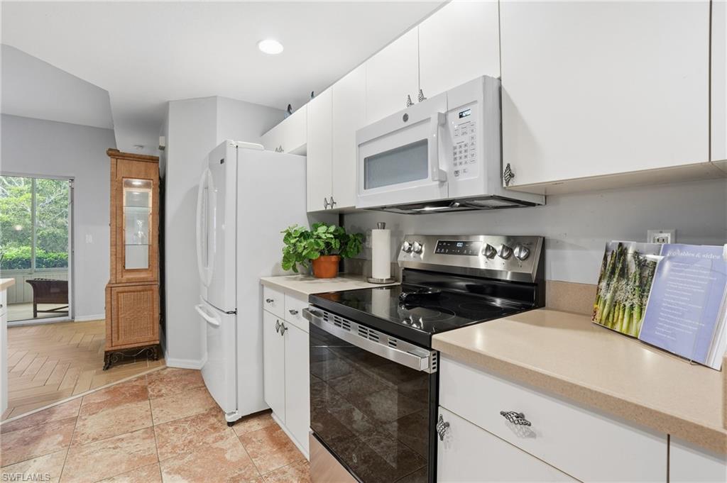 CARRIAGE HOMES AT WOODS EDGE - Residential