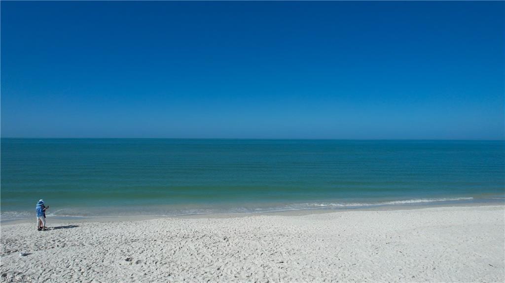 CARRIAGE HOMES AT WOODS EDGE - Residential