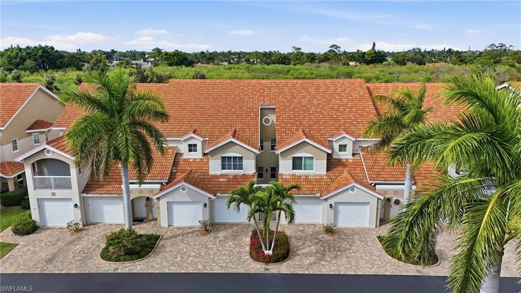 CARRIAGE HOMES AT WOODS EDGE - Residential