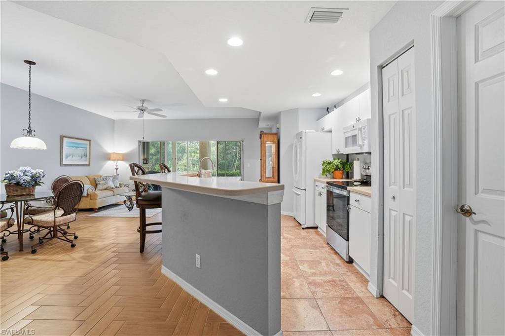 CARRIAGE HOMES AT WOODS EDGE - Residential