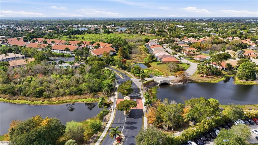 CARRIAGE HOMES AT WOODS EDGE - Residential