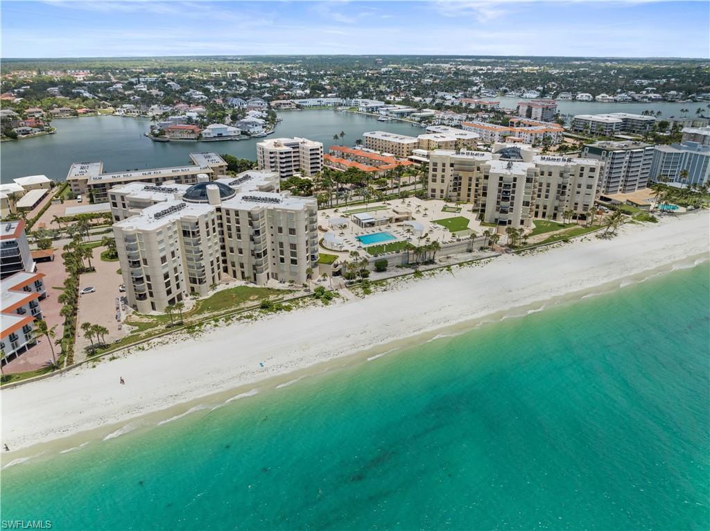 CARRIAGE HOMES AT WOODS EDGE - Residential