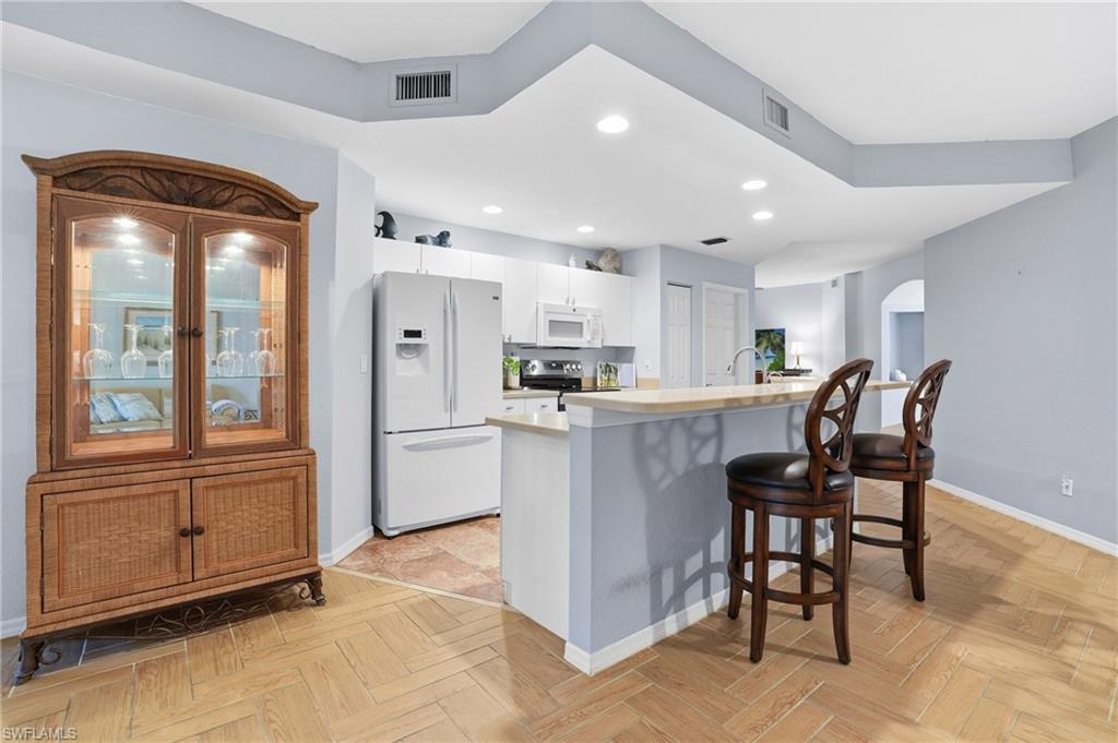 CARRIAGE HOMES AT WOODS EDGE - Residential