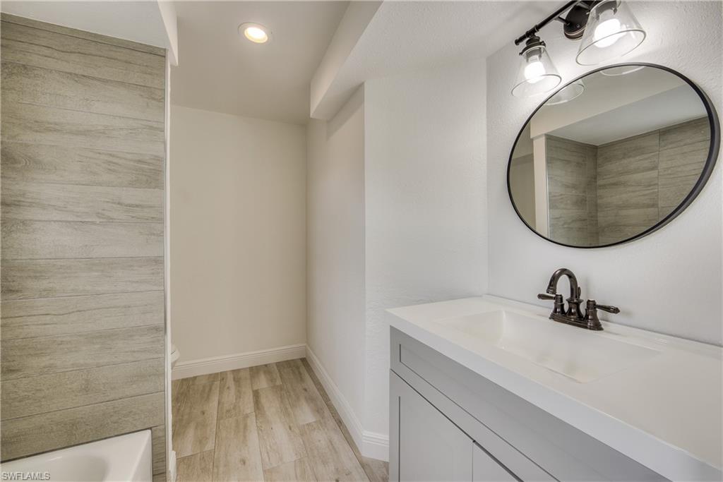 SANDY HOLLOW - Residential