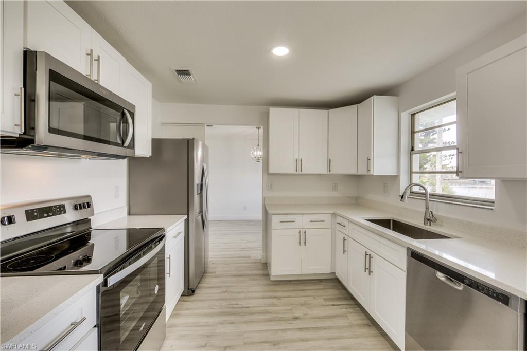 SANDY HOLLOW - Residential