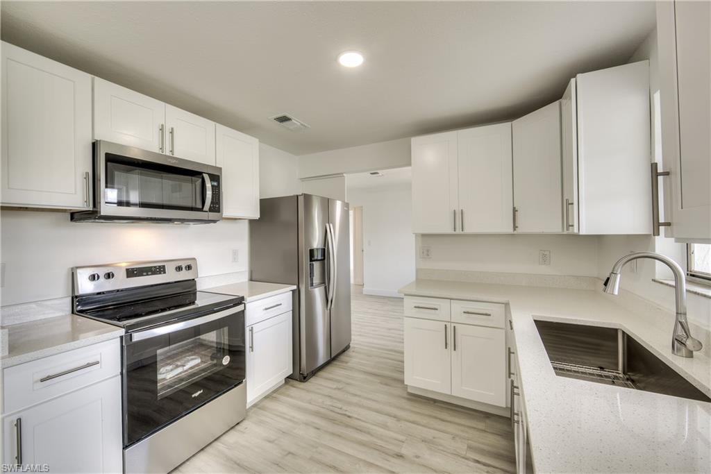 SANDY HOLLOW - Residential