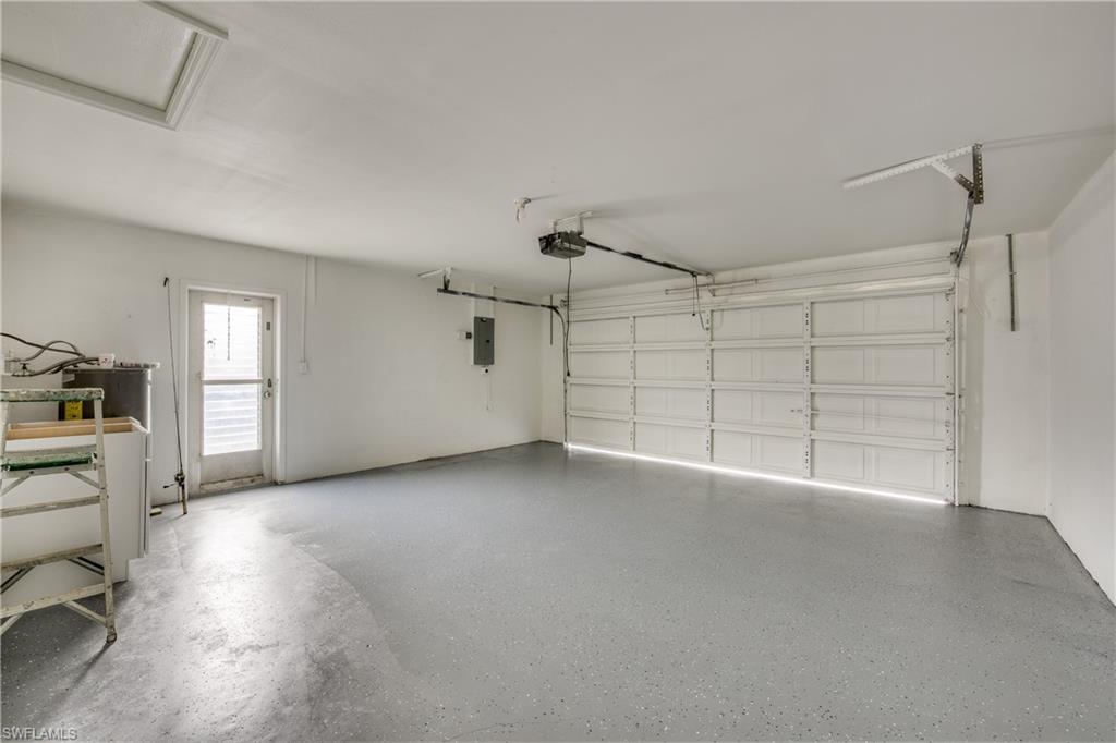 SANDY HOLLOW - Residential