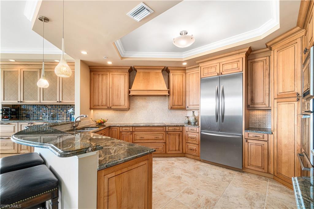 BAREFOOT BEACH CLUB - Residential