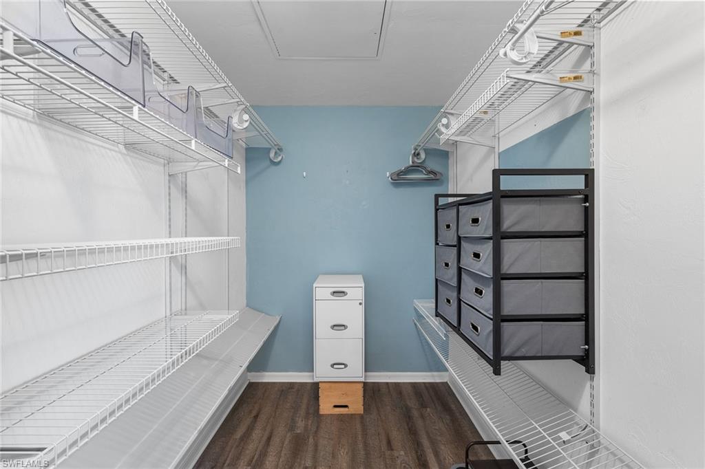 LAKESIDE GARDENS - Residential Lease