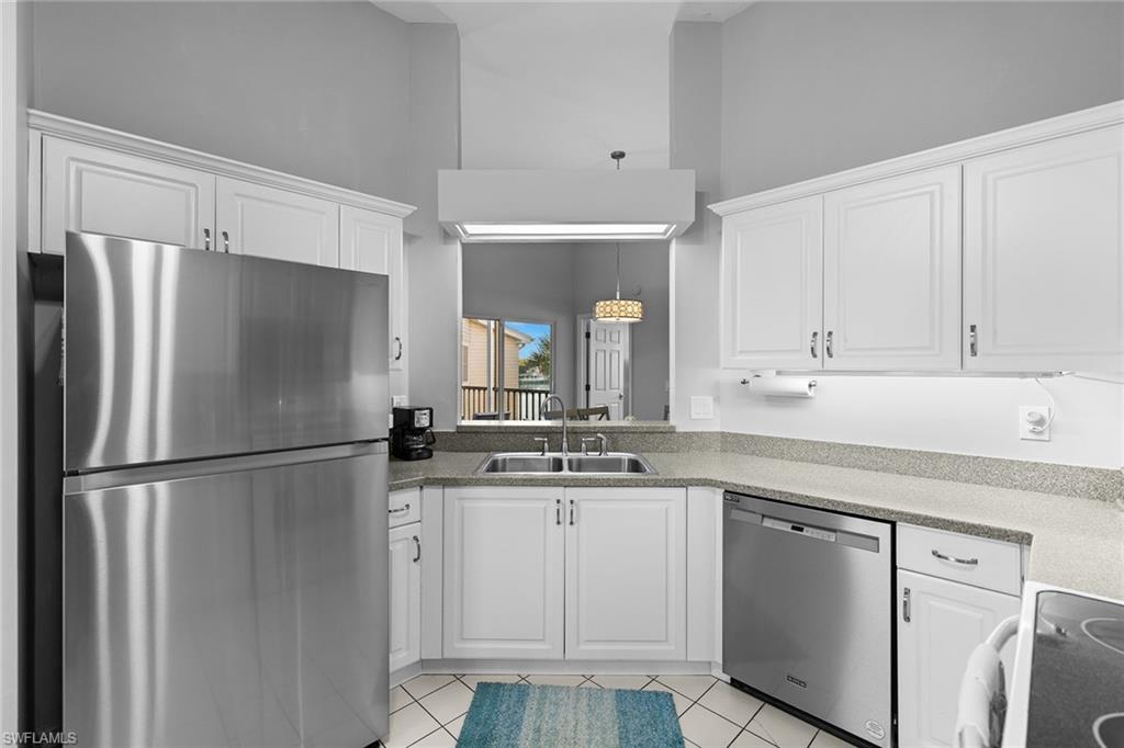 LAKESIDE GARDENS - Residential Lease