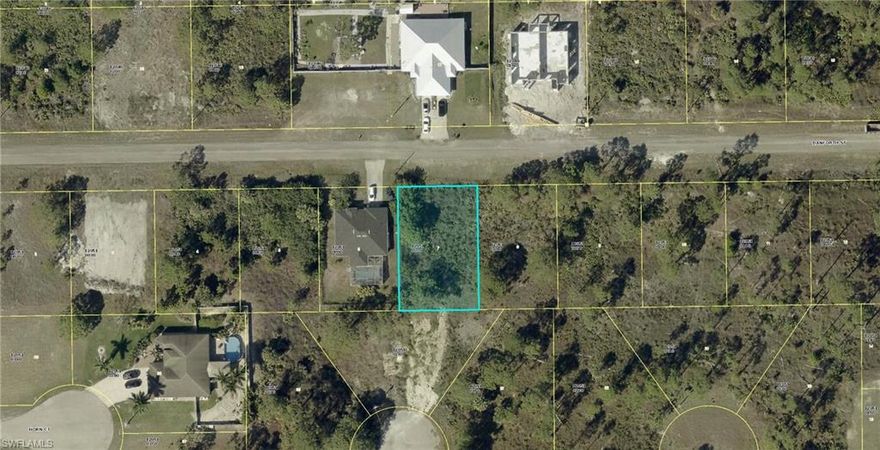 Nice quarter acre lot in southeast Lehigh Acres. This lot has great potential. Agents please read confidential notes.