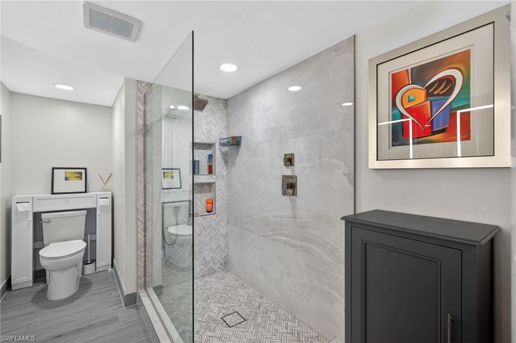 LONGBOAT VILLAGE - Residential